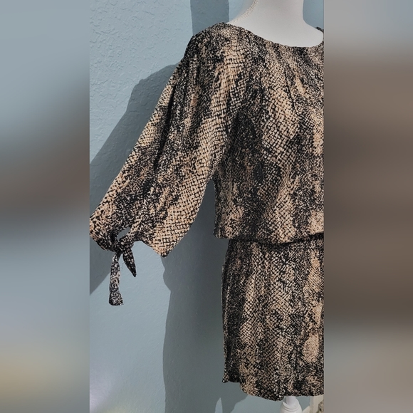 Kye Mi Snakeskin Print Romper NWT - Picture 4 of 12